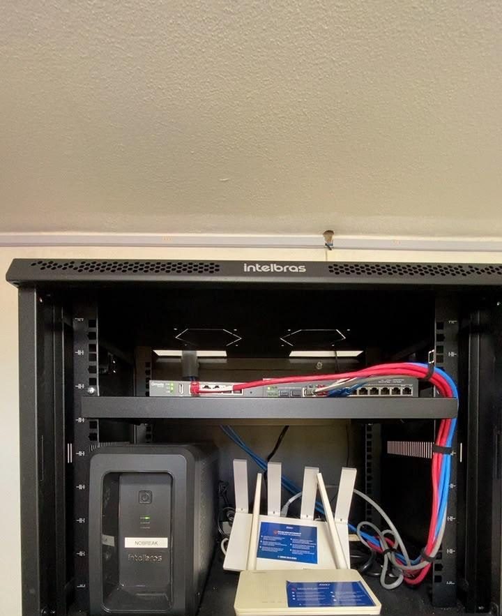 Rack montado e energizado